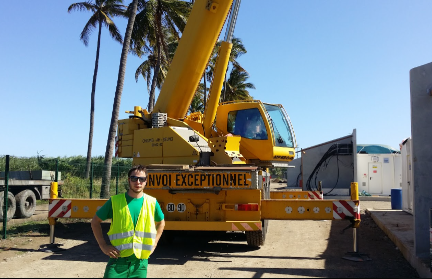Nicolas sur un chantier photovoltaïque à La Réunion en 2016